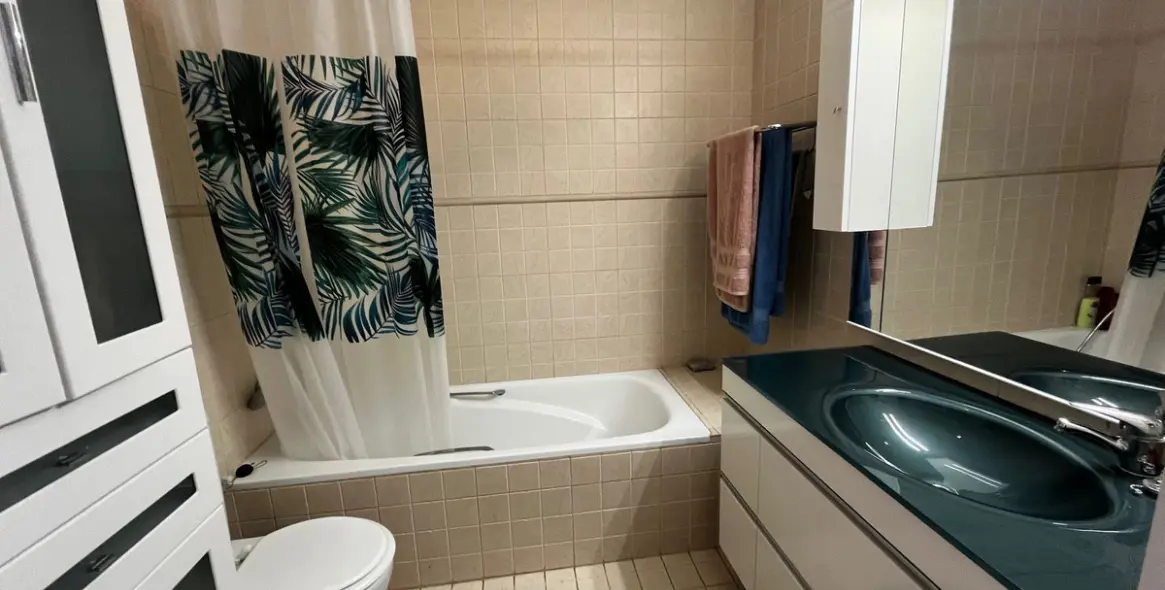Long-term rent of middle floor apartment in Estepona 12