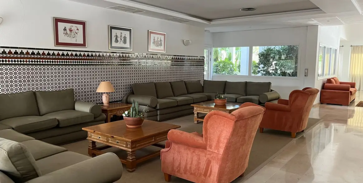 Long-term rent of middle floor apartment in Estepona 17