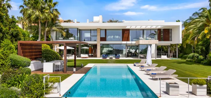 Short-term rent of detached villa in Nueva Andalucía 0