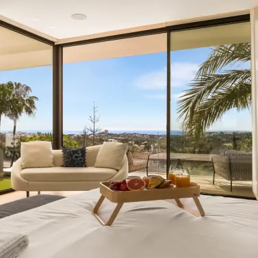 Short-term rent of detached villa in Nueva Andalucía
