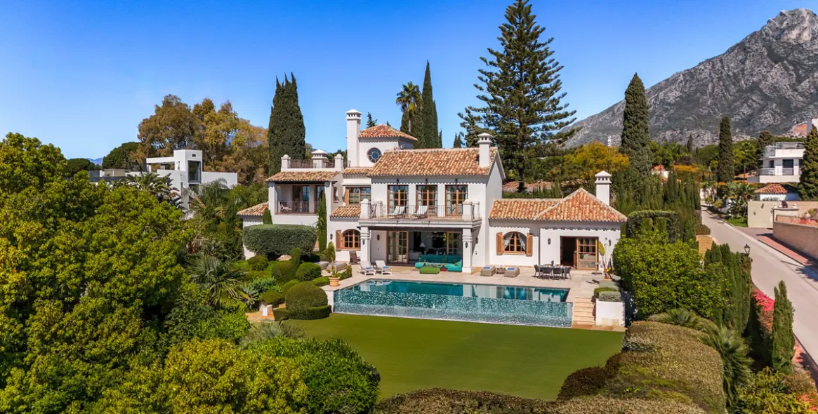 Short-term rent of detached villa in The Golden Mile 1