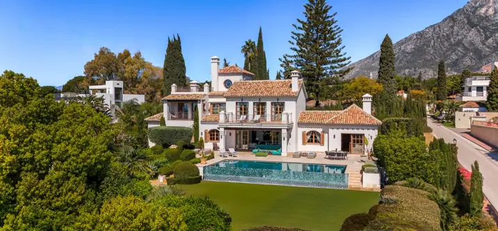 Short-term rent of detached villa in The Golden Mile 0