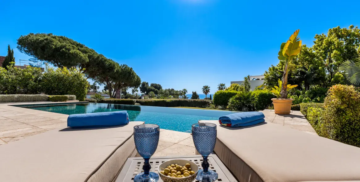 Short-term rent of detached villa in The Golden Mile 2