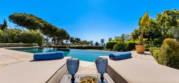 Short-term rent of detached villa in The Golden Mile 1