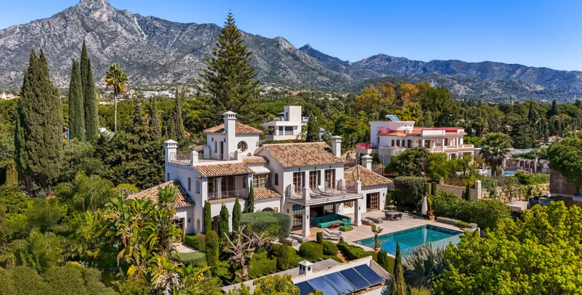 Short-term rent of detached villa in The Golden Mile 4