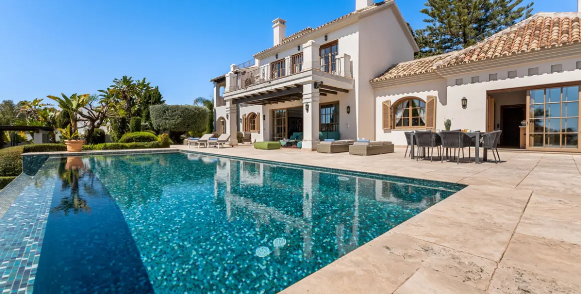 Short-term rent of detached villa in The Golden Mile 5