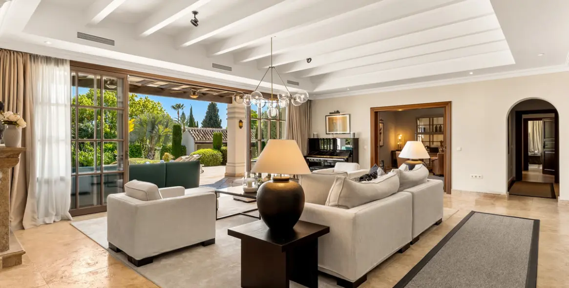Short-term rent of detached villa in The Golden Mile 7