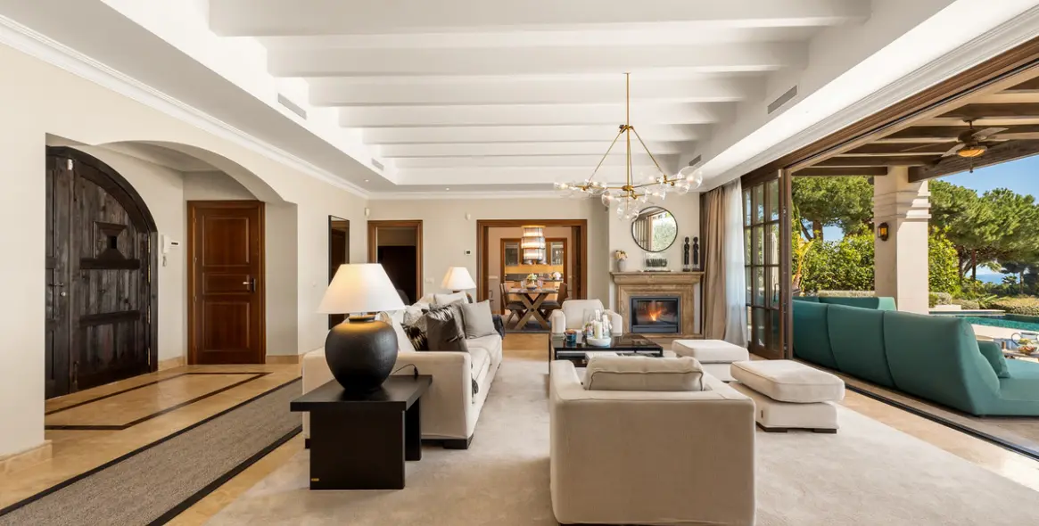 Short-term rent of detached villa in The Golden Mile 9