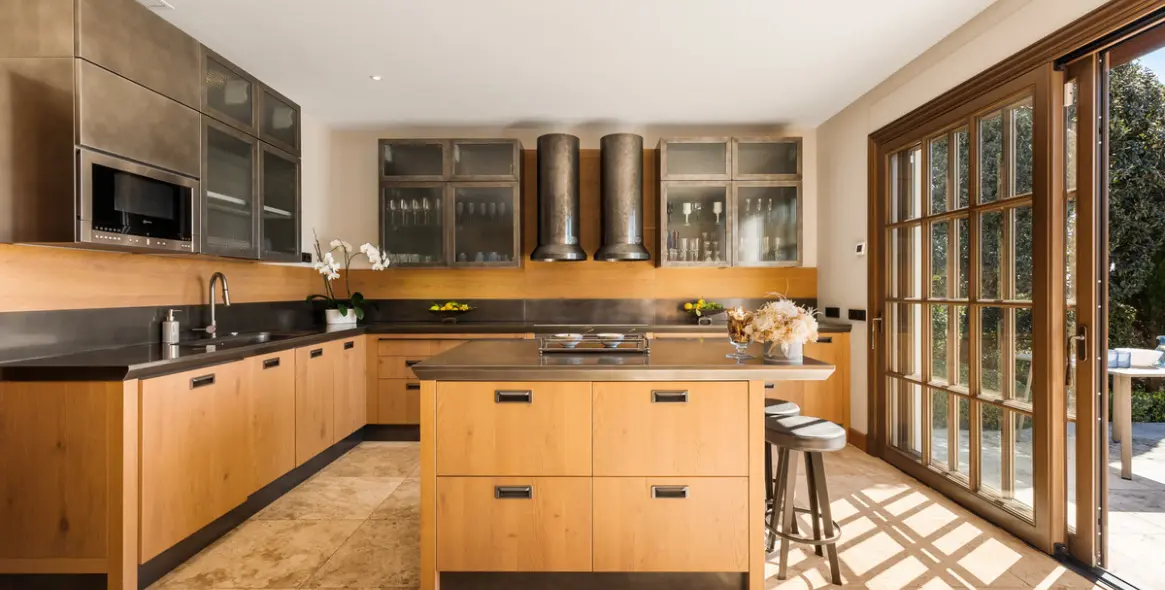 Short-term rent of detached villa in The Golden Mile 11