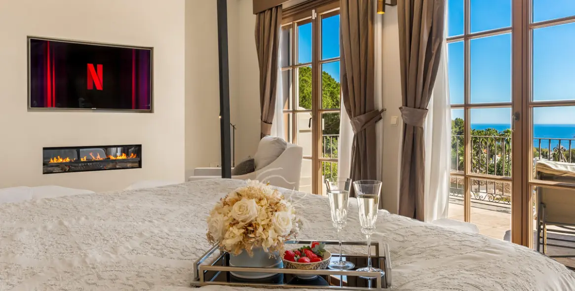 Short-term rent of detached villa in The Golden Mile 16