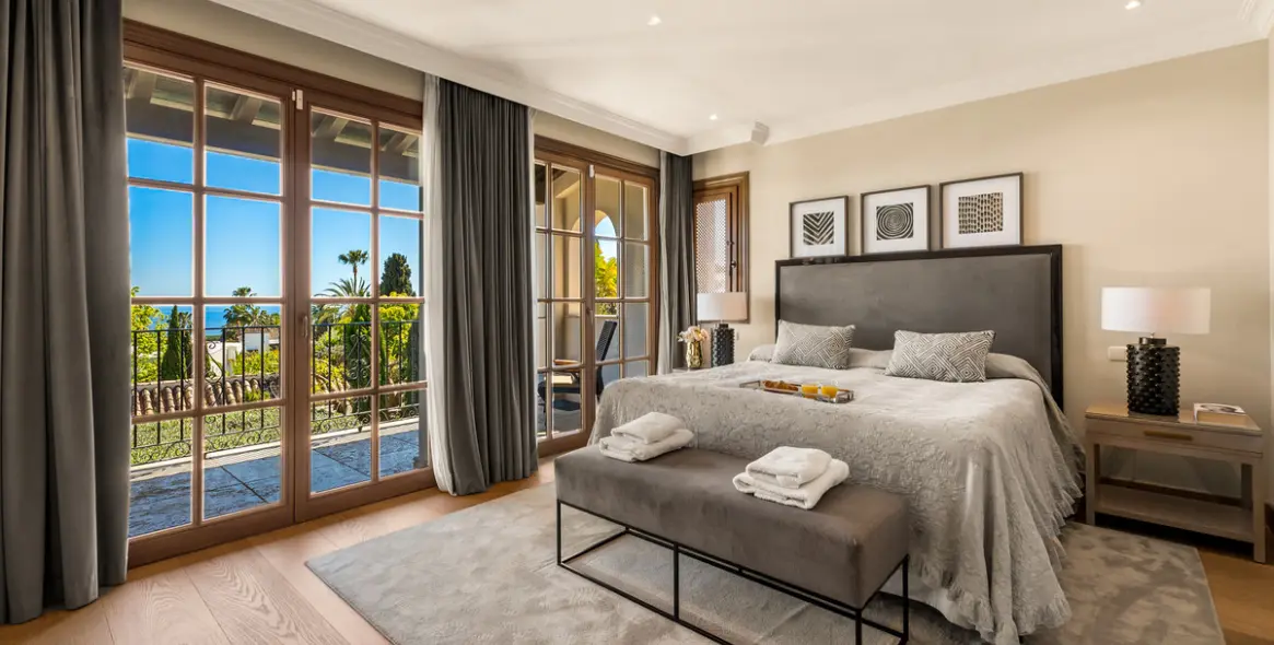 Short-term rent of detached villa in The Golden Mile 17
