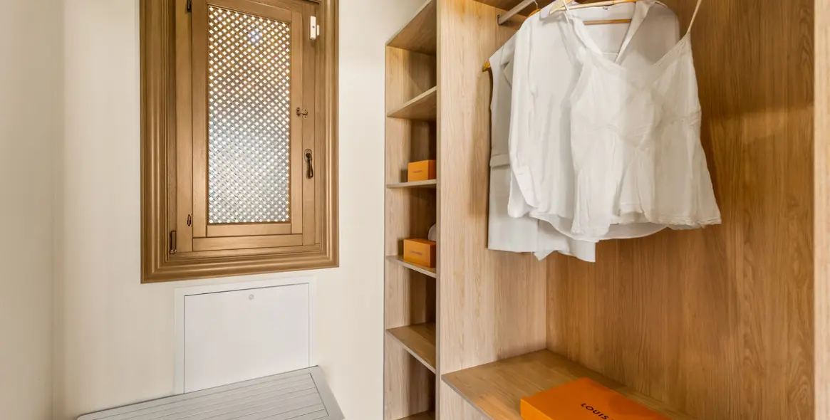 Short-term rent of detached villa in The Golden Mile 18
