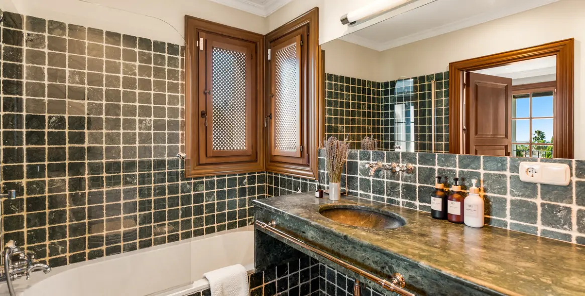 Short-term rent of detached villa in The Golden Mile 19