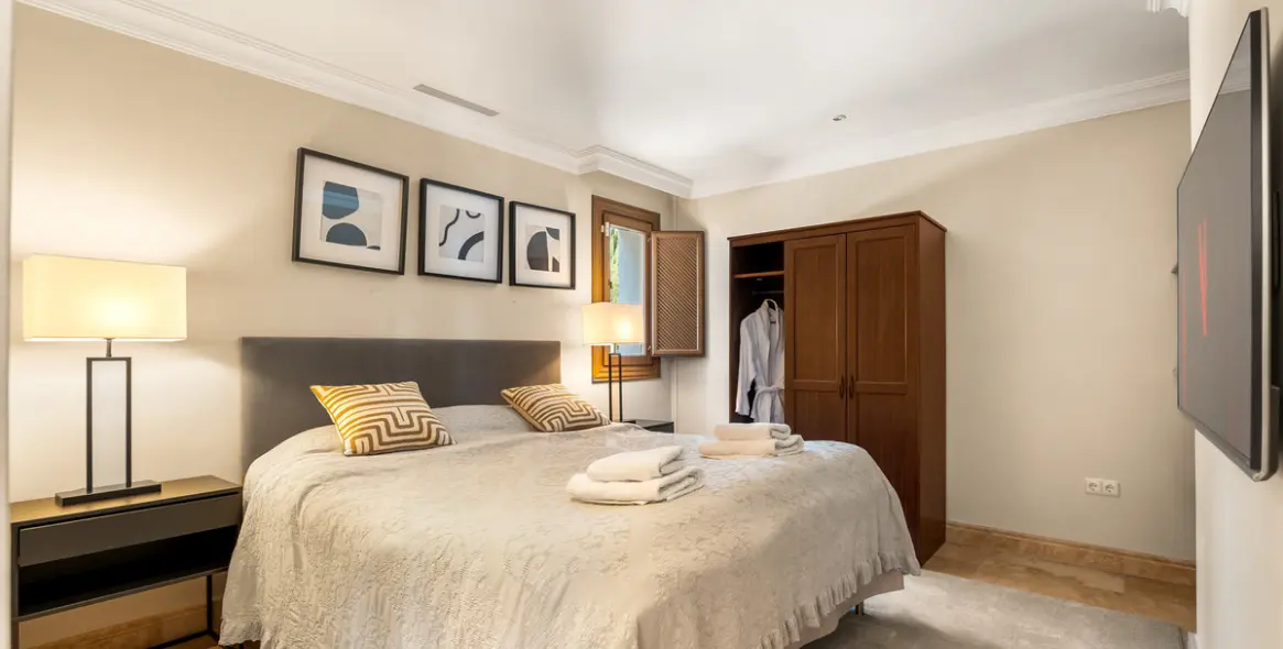 Short-term rent of detached villa in The Golden Mile 20