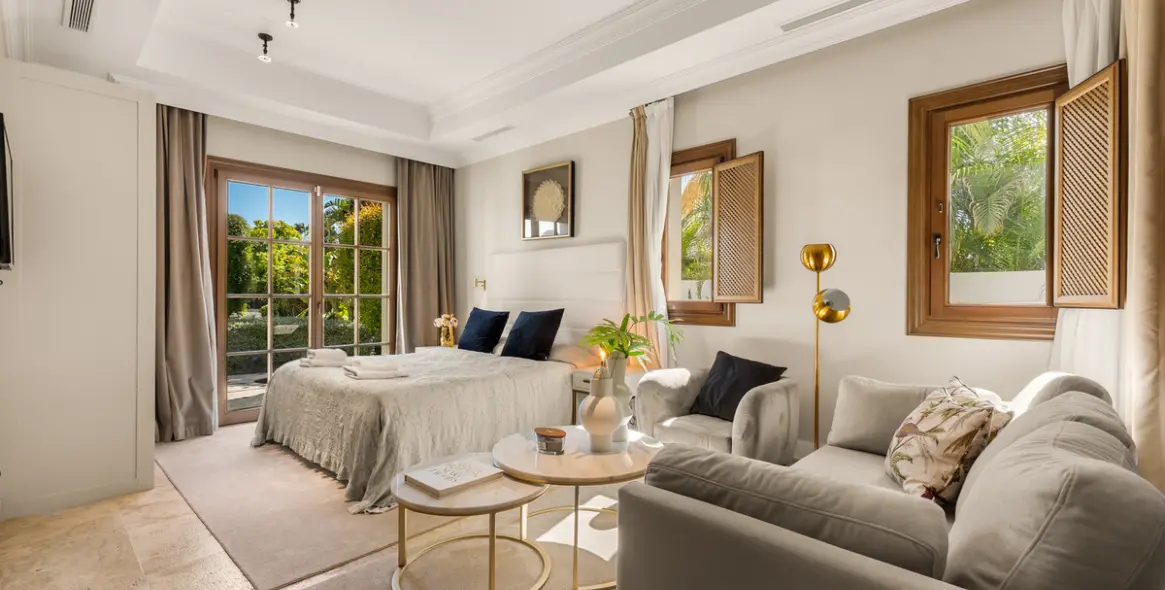 Short-term rent of detached villa in The Golden Mile 21