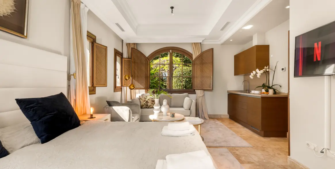 Short-term rent of detached villa in The Golden Mile 22