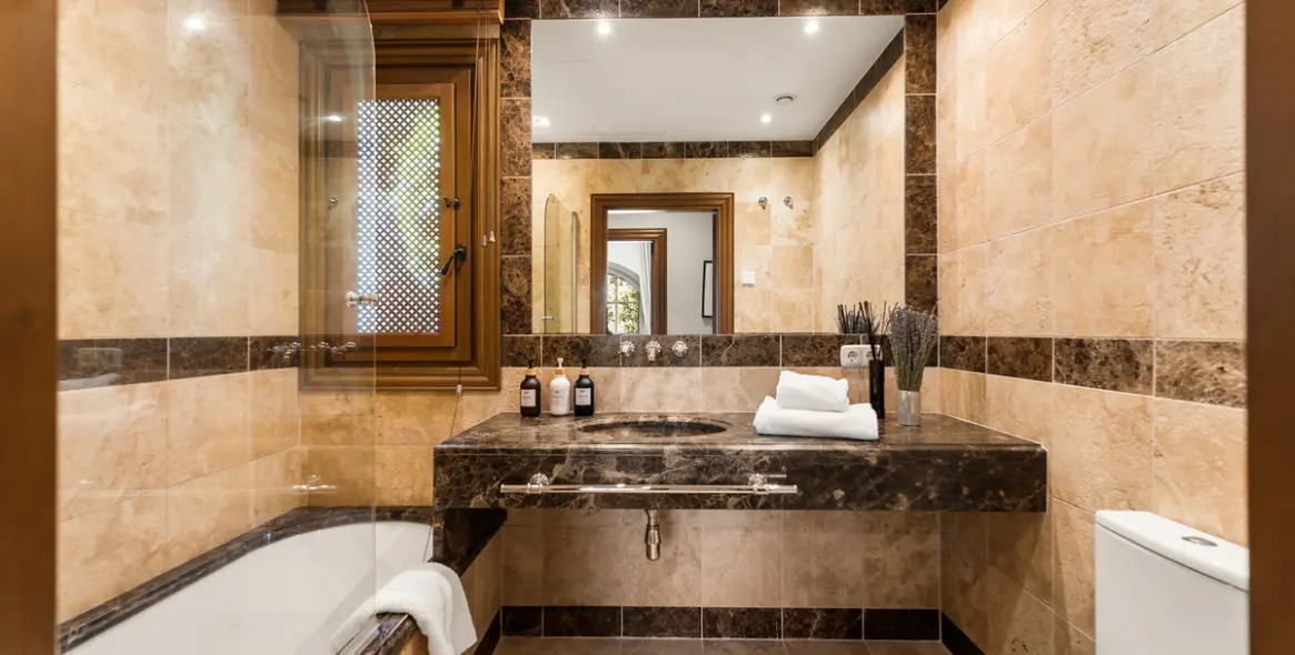 Short-term rent of detached villa in The Golden Mile 23