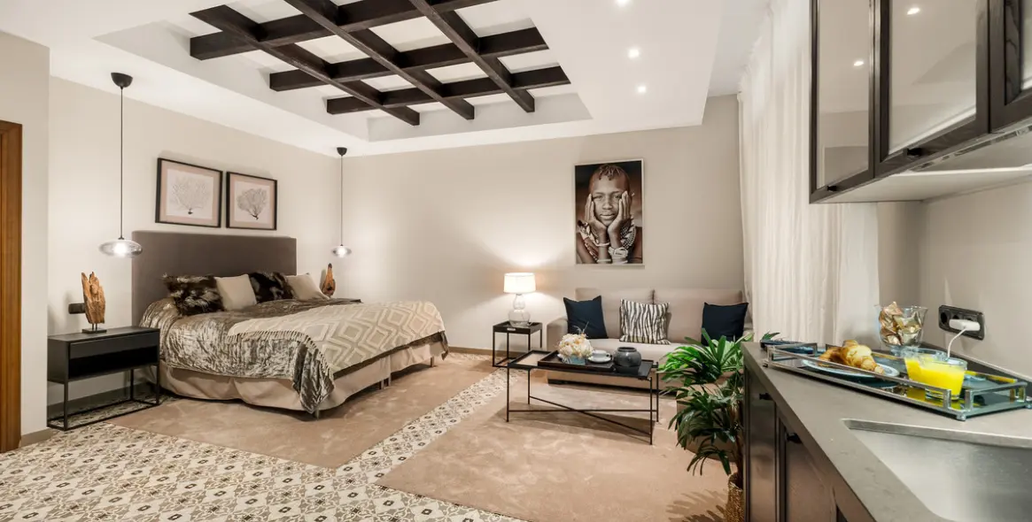 Short-term rent of detached villa in The Golden Mile 24