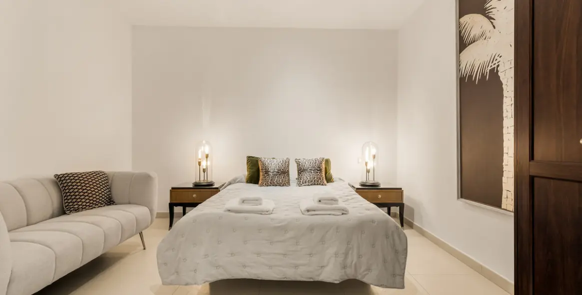 Short-term rent of detached villa in The Golden Mile 27