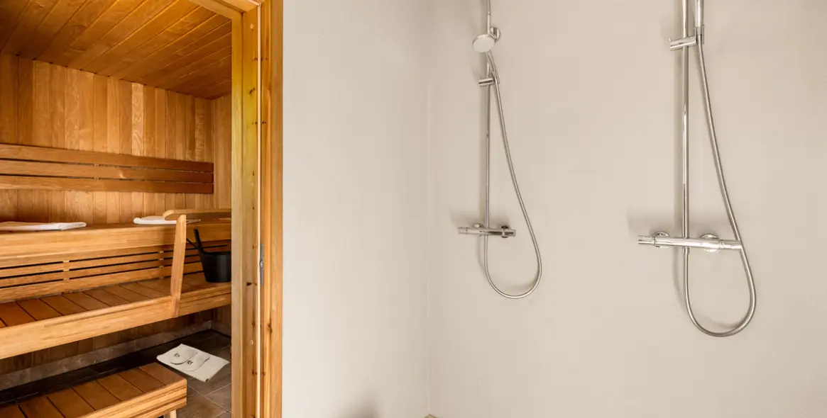 Short-term rent of detached villa in The Golden Mile 33