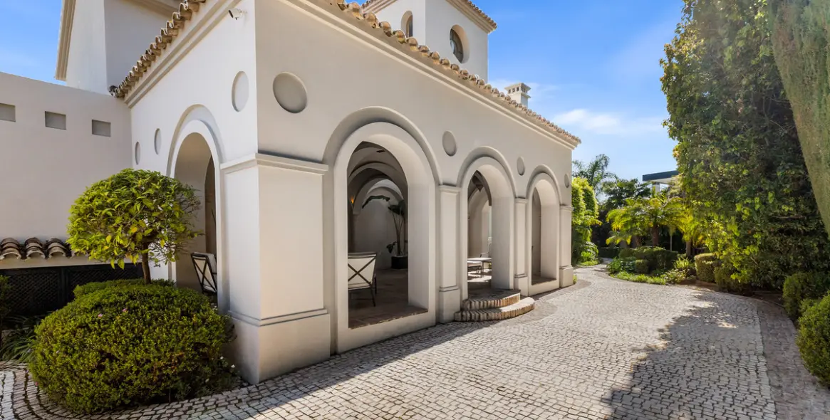 Short-term rent of detached villa in The Golden Mile 41