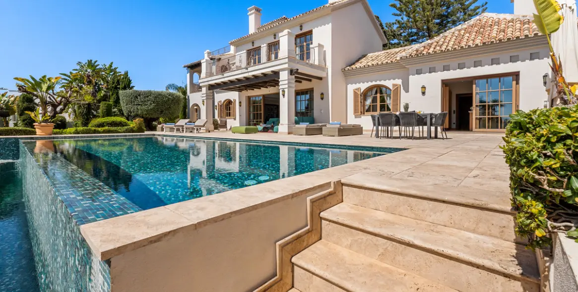 Short-term rent of detached villa in The Golden Mile 45