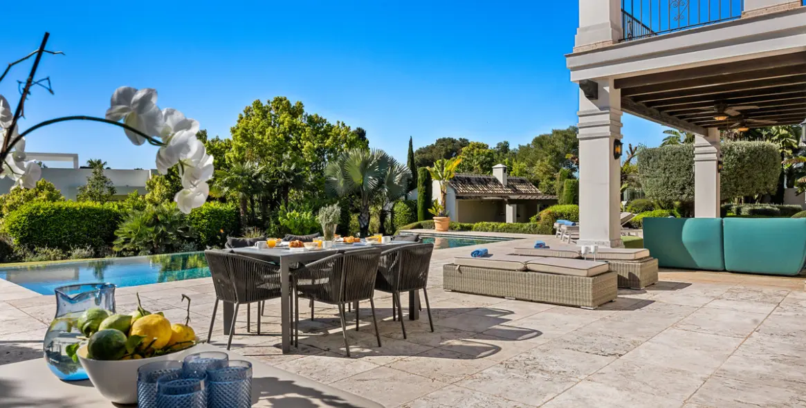 Short-term rent of detached villa in The Golden Mile 52