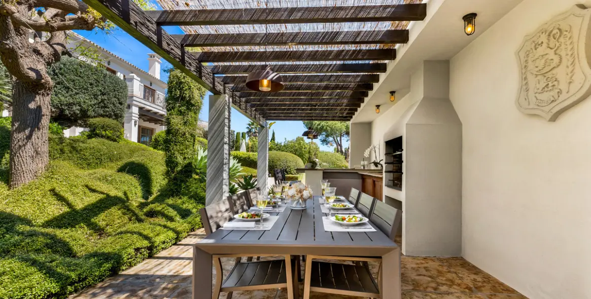 Short-term rent of detached villa in The Golden Mile 62