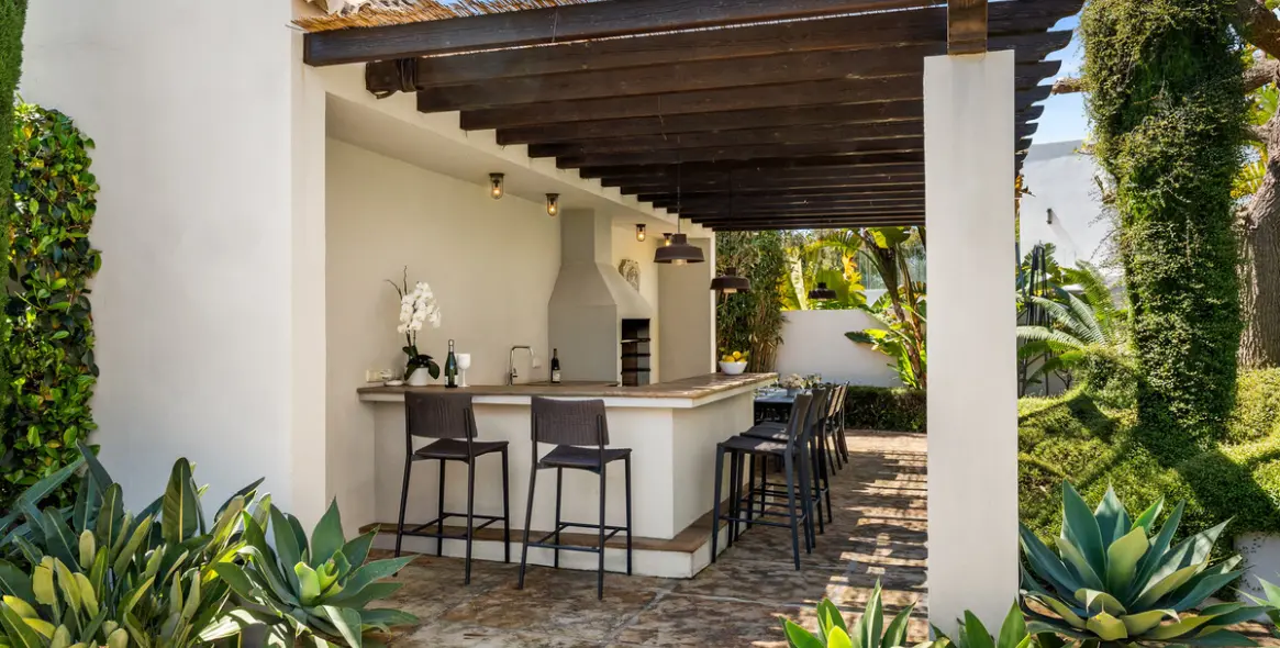 Short-term rent of detached villa in The Golden Mile 64