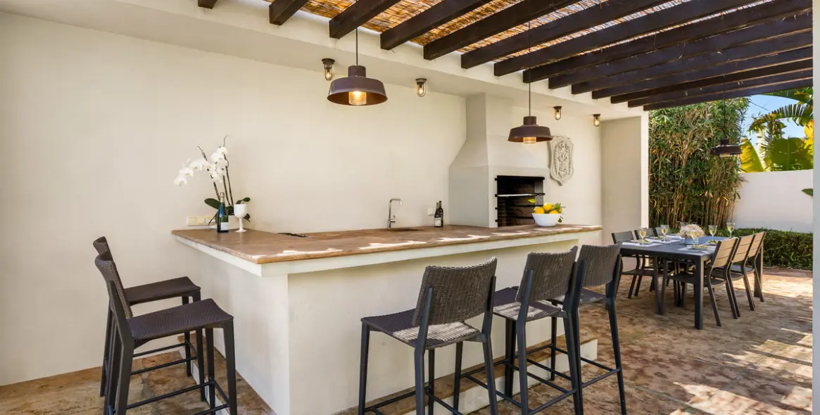 Short-term rent of detached villa in The Golden Mile 65