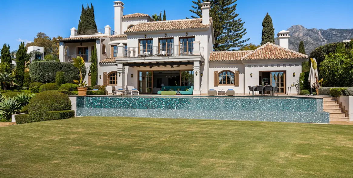 Short-term rent of detached villa in The Golden Mile 67