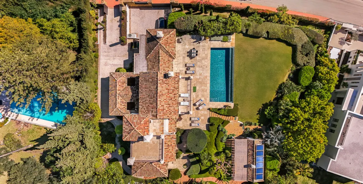 Short-term rent of detached villa in The Golden Mile 74