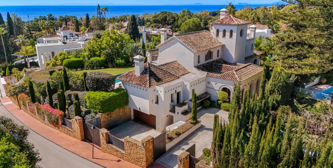 Short-term rent of detached villa in The Golden Mile 76