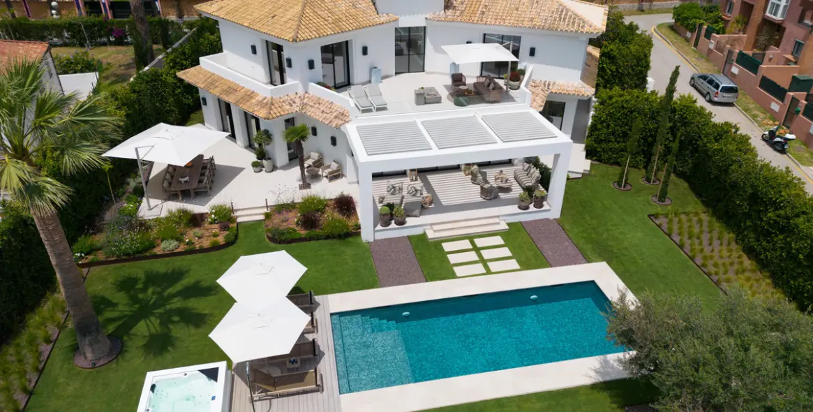 Short-term rent of detached villa in Los Monteros 3
