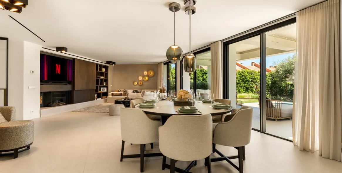 Short-term rent of detached villa in Los Monteros 13