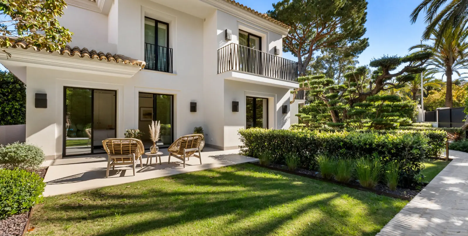 Alquiler a corto plazo de villa independiente en Los Monteros 64