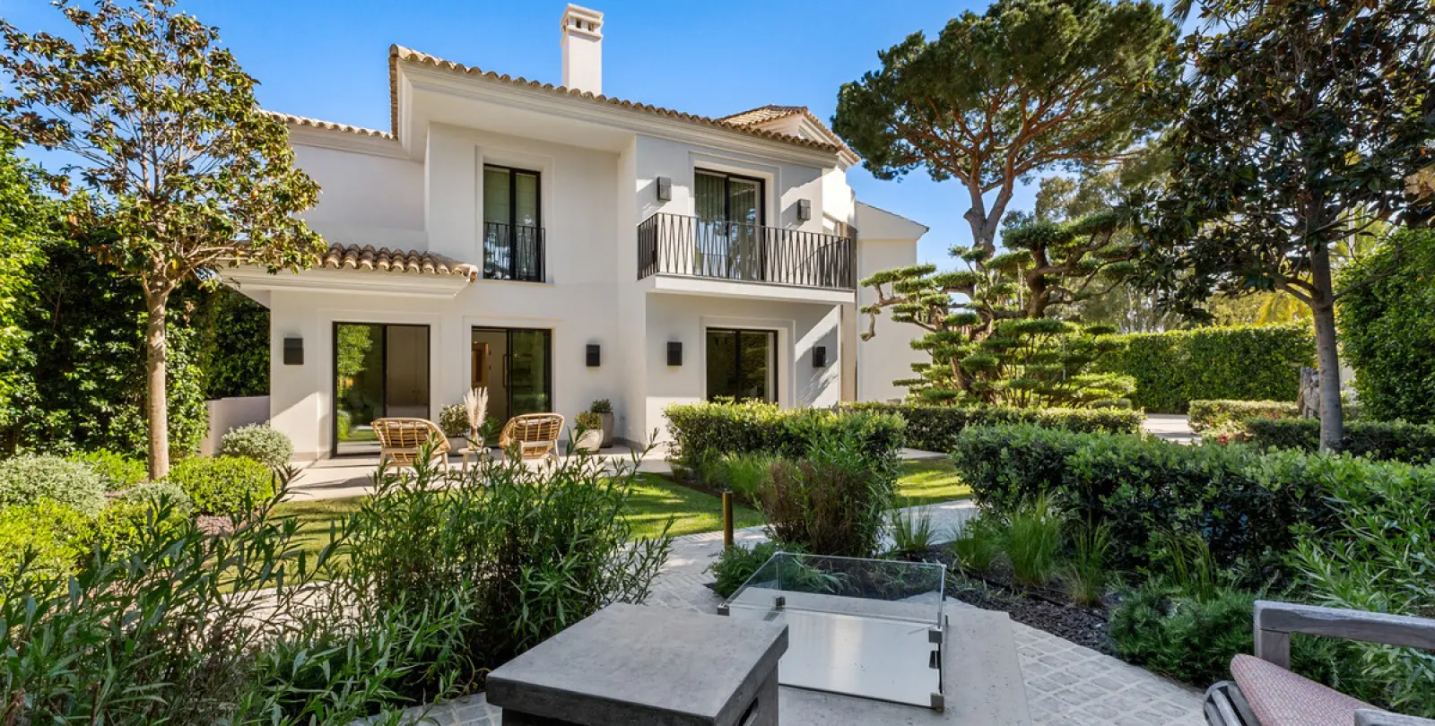 Alquiler a corto plazo de villa independiente en Los Monteros 67