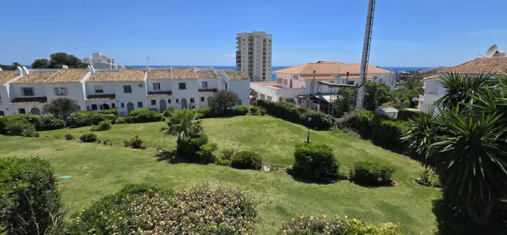 Sale of townhouse in Riviera del Sol 0