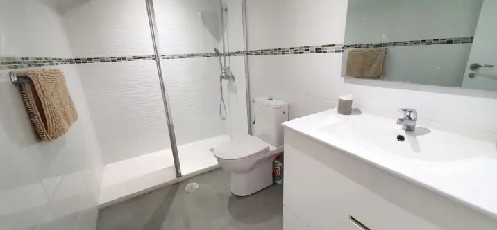 Venta de apartamento en planta media en Fuengirola 4