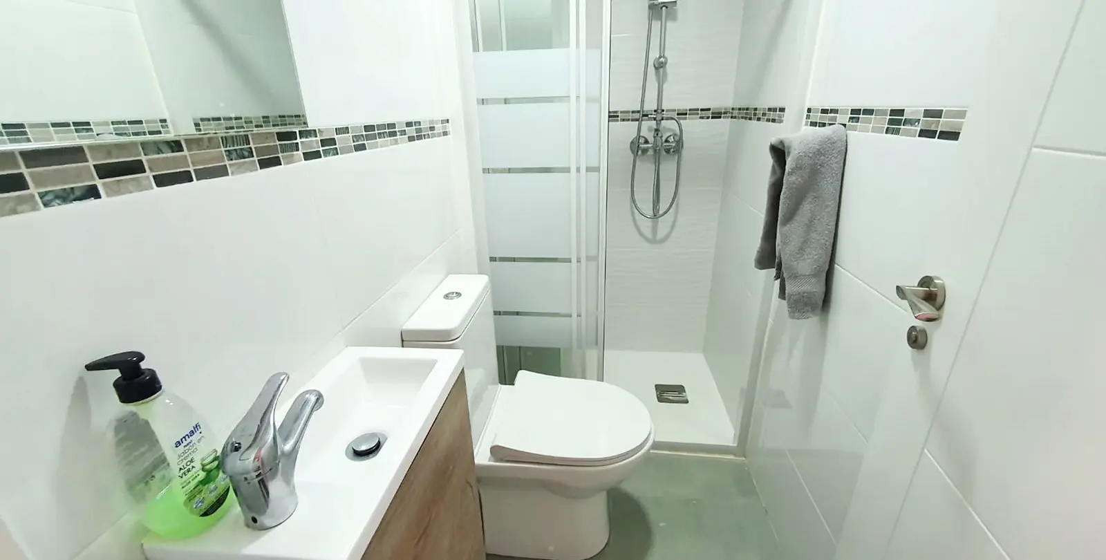 Sale of middle floor apartment in Fuengirola 11