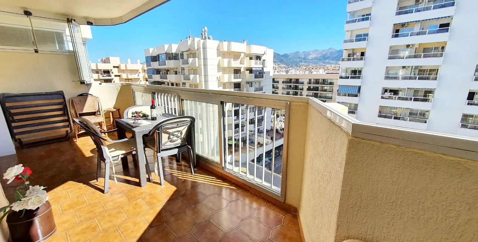Sale of middle floor apartment in Fuengirola 24