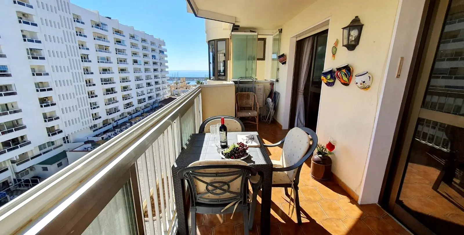 Sale of middle floor apartment in Fuengirola 25