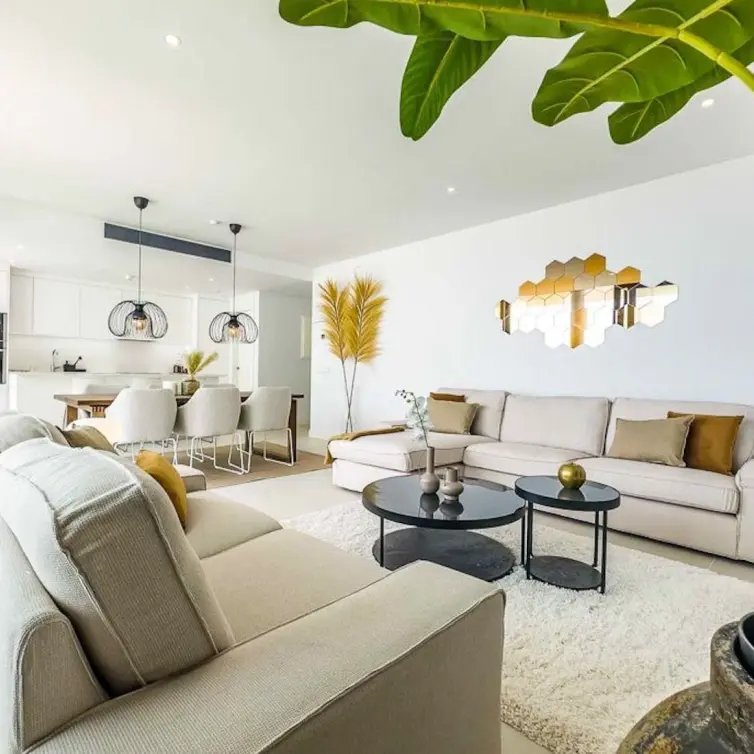 Sale of middle floor apartment in Fuengirola