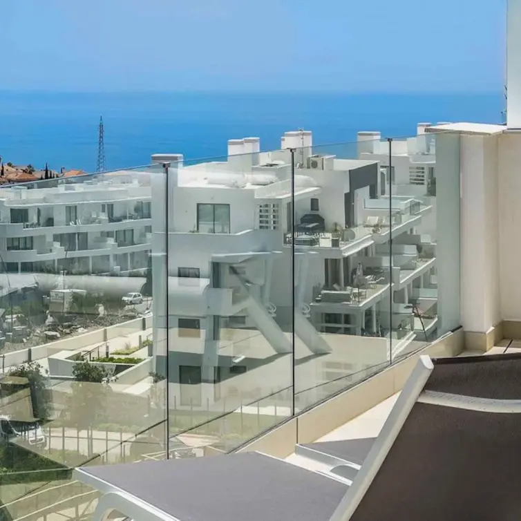 Sale of middle floor apartment in Fuengirola