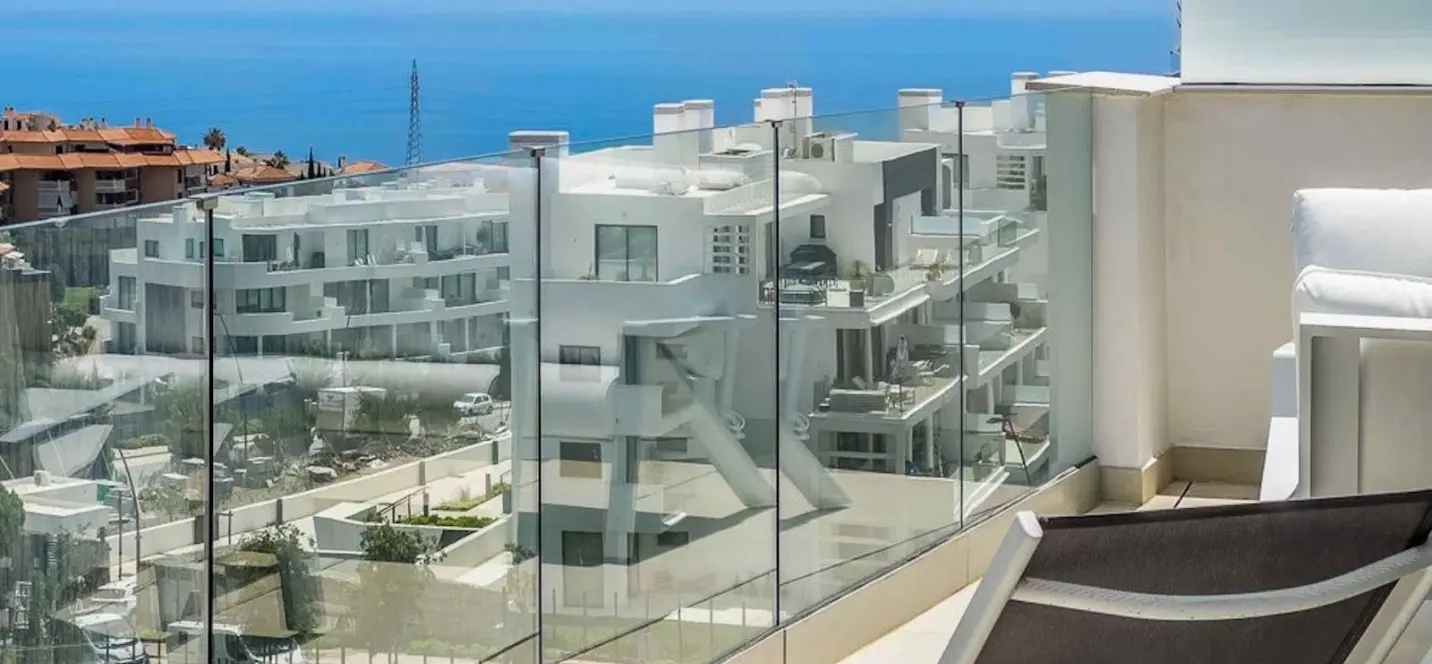 Sale of middle floor apartment in Fuengirola 1