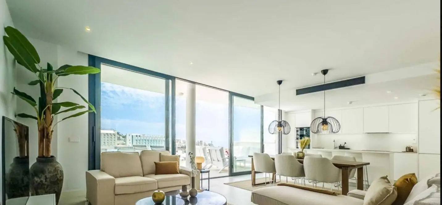Sale of middle floor apartment in Fuengirola 2