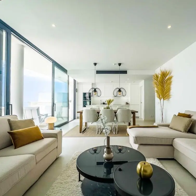 Sale of middle floor apartment in Fuengirola