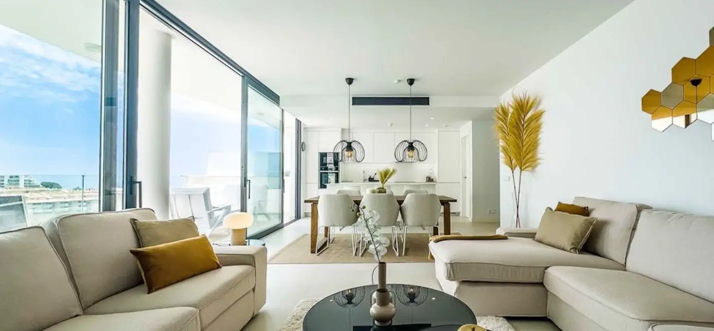 Sale of middle floor apartment in Fuengirola 3