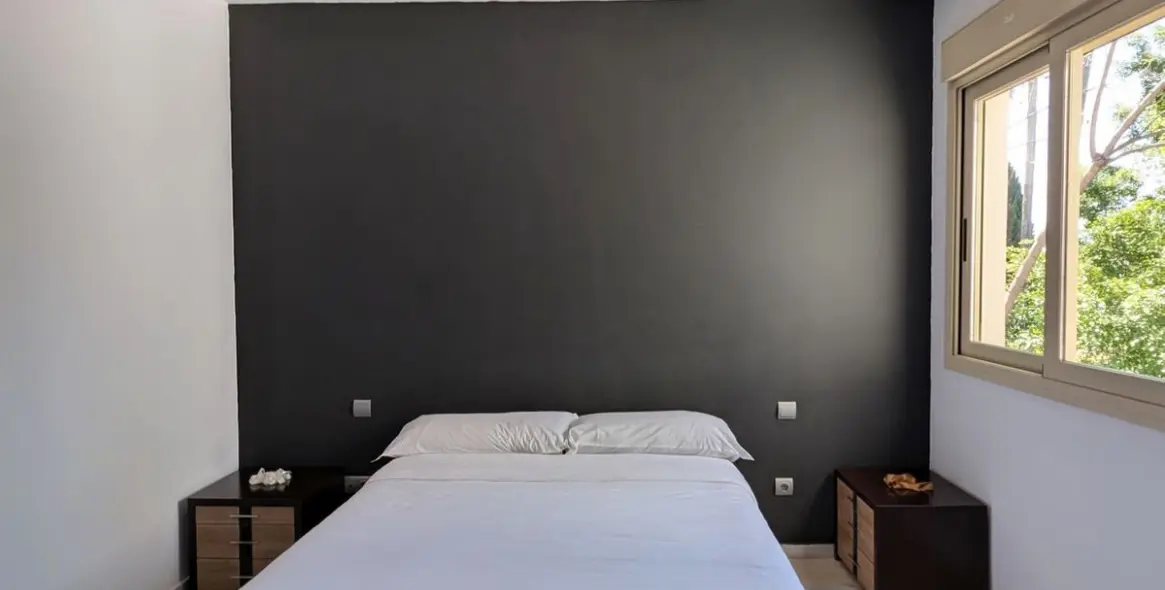 Sale of middle floor apartment in Aloha 7