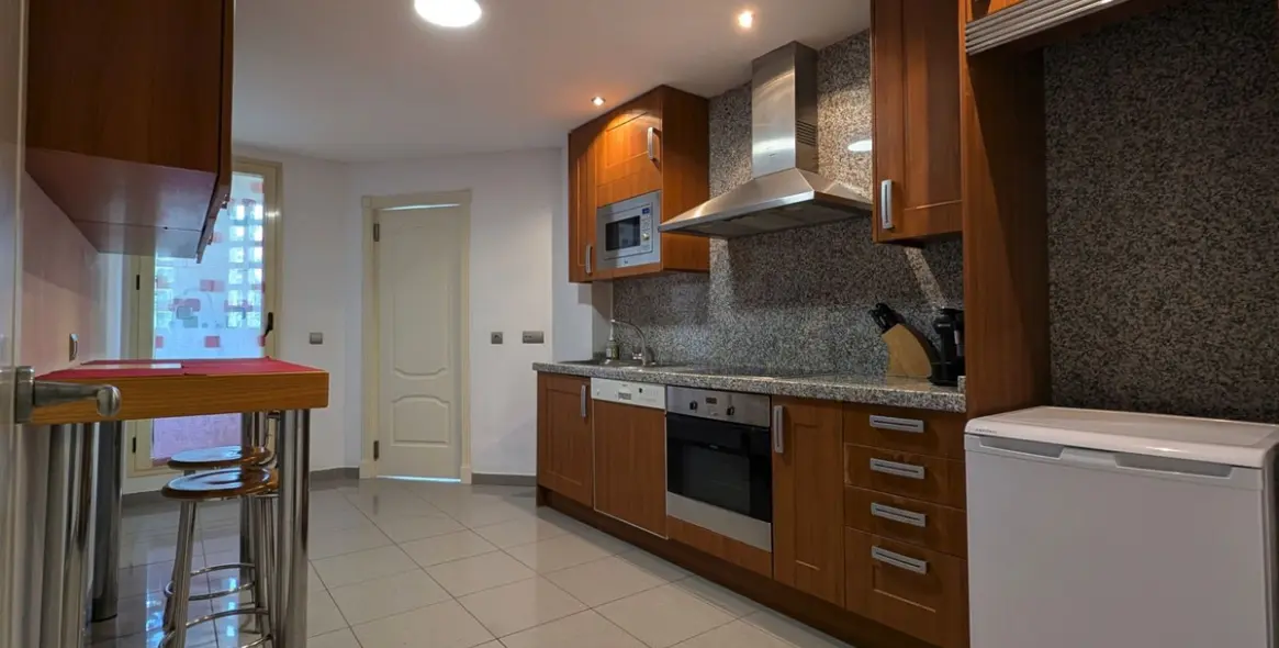 Sale of middle floor apartment in Aloha 10